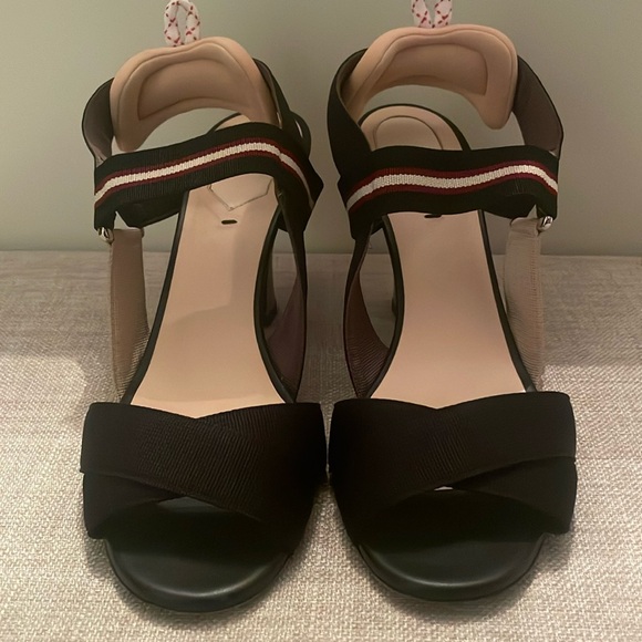 Fendi Black and Beige Strappy Heels - Picture 2 of 8